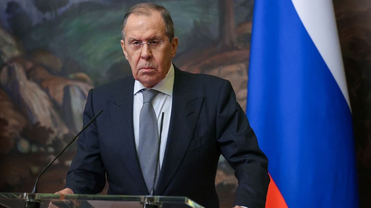 Lavrov: Složte zbraně a můžeme vyjednávat